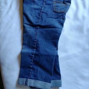 Signature Levi Denim Capris